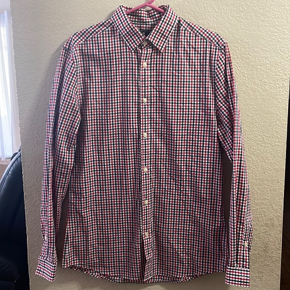 H&M slim fit men button up dress shirt.